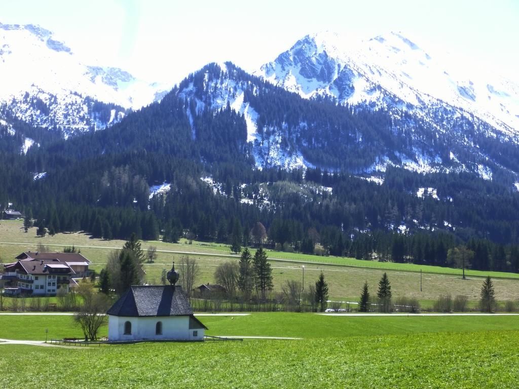 Hotel Haus Alpenland Tannheim Exterior foto